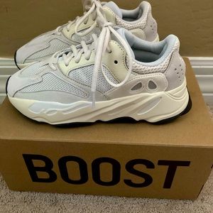 Yeezy Boost 700 “Analog” size 6
